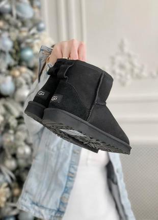 Зимние сапоги ugg mini черные с натуральным мехом4 фото