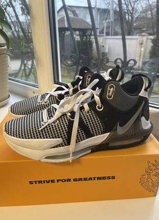 Кроссовки для баскетбола nike