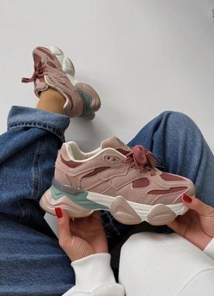 Трендовые женские кроссовки на повышенной подошве