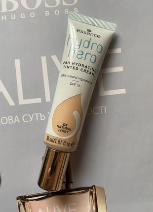 Зволожуючий тонуюючий крем із захистом spf 15 essence hydro hero 05 natural ivory