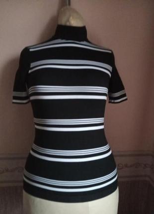 Супергарний, еластичний, приємний светр із короткими рукавами, гольф.