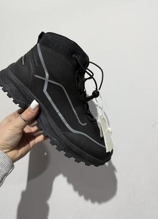 Водонепроникні кросівки