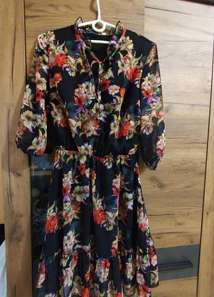 Сукня в квіти