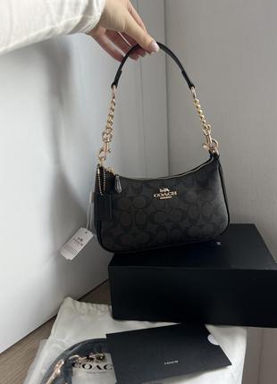 Сумка coach teri shoulder bag in signature canvas brown