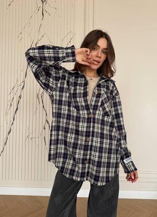 Жіноча сорочка у клітинку