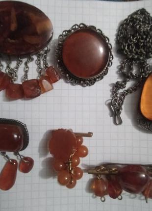 Бурштин брошь из янтаря