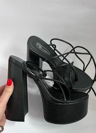 Босоножки на завязках