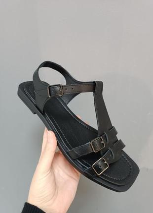 Босоножки женские кожаные черного цвета