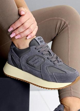 Кроссовки женские