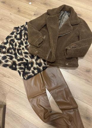 Куртка из меха, куртка тедди, кожаные брюки zara, свитер леопардовый
