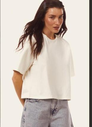 Молочна нова трикотажна футболка від vovk