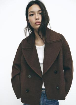 Укорочене пальто zara коричневе коротке пальто