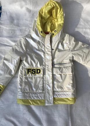 Курточка демісезонна на дівчинку розмір 128