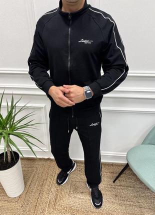 Класний спортивний костюм