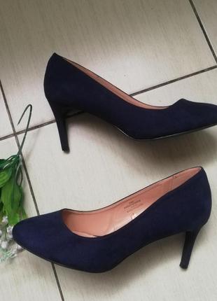 Темно синие туфли