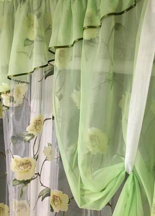 Тюль на кухню салатового цвета с цветами