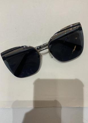 Жіночі сонцезахисні окуляри