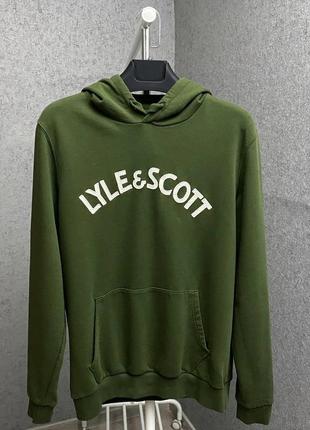 Зеленая толстовка от бренда lyle&scott