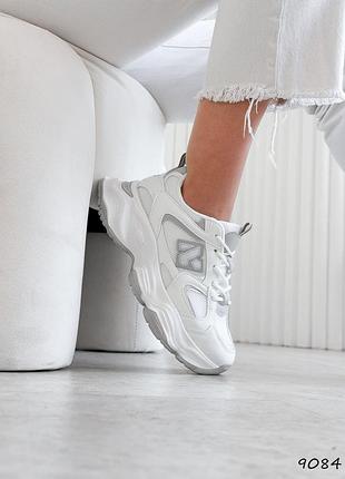 Кроссовки женские