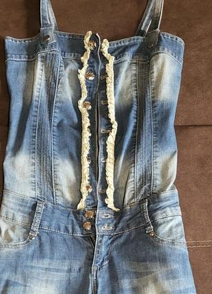 Джинсовый комбинезон