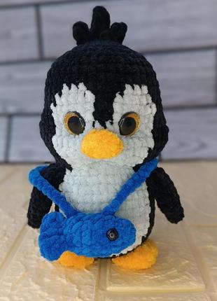 Пінгвін з рибкою 🐧