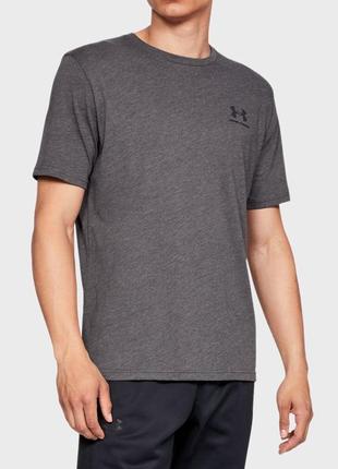 Чоловіча сіра футболка sportstyle left chest ss 1326799-019