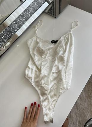 Атласне боді pretty little thing🔥