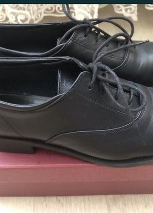 Женские кожаные туфли