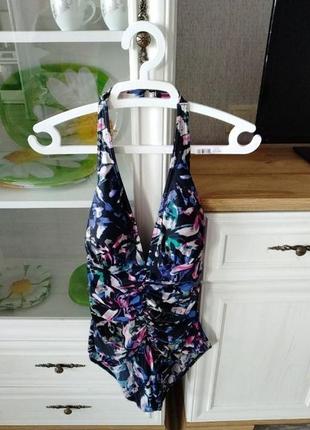 Стильный новый купальник