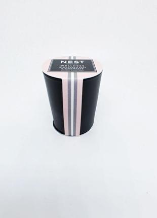 Свеча с гималайской солью и розовой водой nest new york himalayan salt & rosewater votive candle