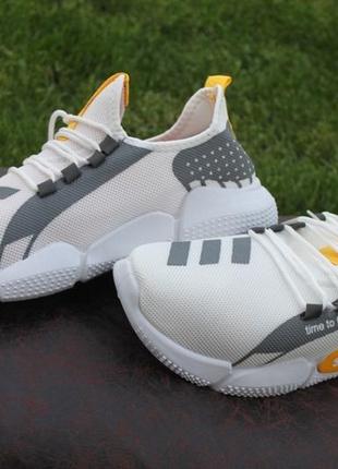 Кроссовки белые
.ms+