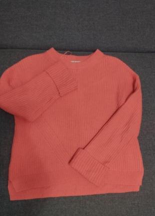 Коралова кофта tu