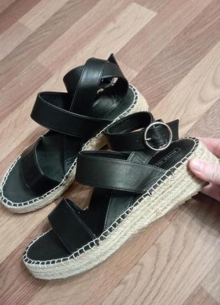 В новом состоянии босоножки river island 40 размер