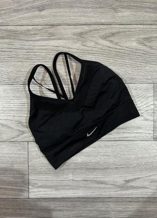 Женский спортивный топ nike
