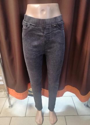 Джинси жіночі сірі,на резинці,на флісі,завужені.т-6333.
розміри:25-30
ціна -950грн