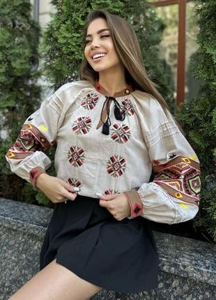 Блузка, декорированная вышивкой