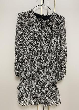 Платье с рюшками