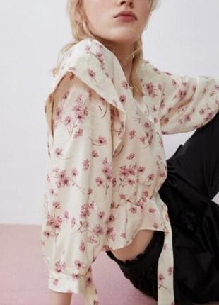Zara blouse-top shiny cream pink floral