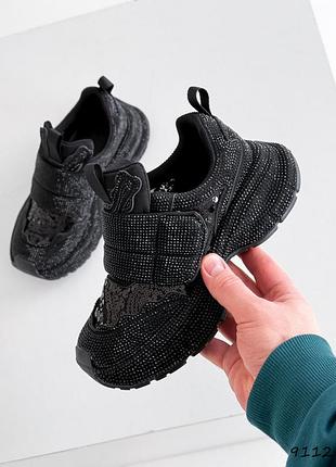 Кроссовки в стразах