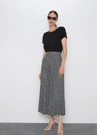 Спідниця плісерована з  принтом. zara 🩷