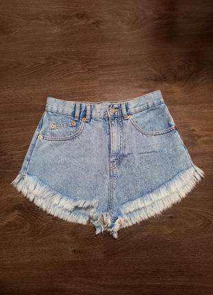 Джинсовые шорты