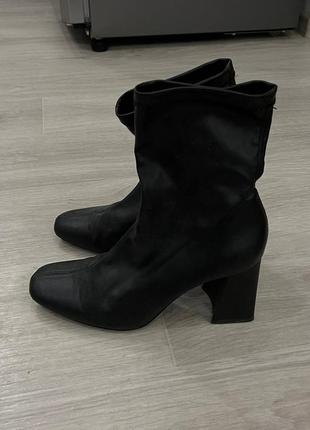 Ботинки на каблуке bershka