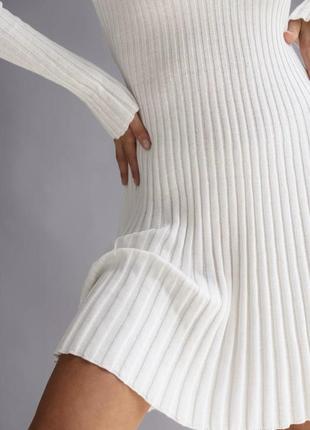 Вязанное платье плиссе с рукавом