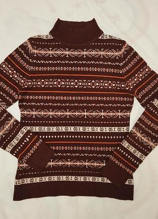 Коричневый свитер с узором
