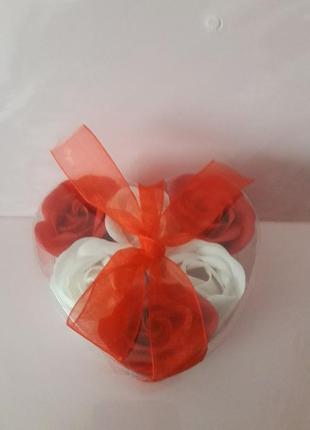 Подарочный набор мыла красно-белый