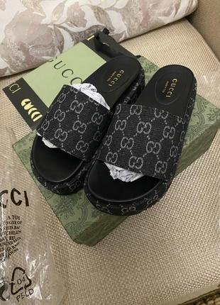 Шльопанці gucci