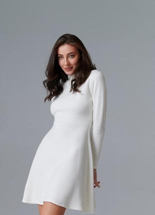 Белое трикотажное платье gepur