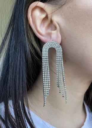 Красиві святкові сяючі сережки