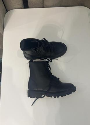 Ботинки новий