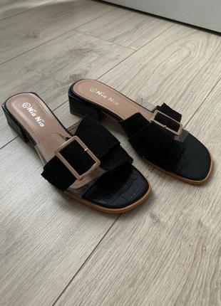 Шльопанці туфлі босоніжки